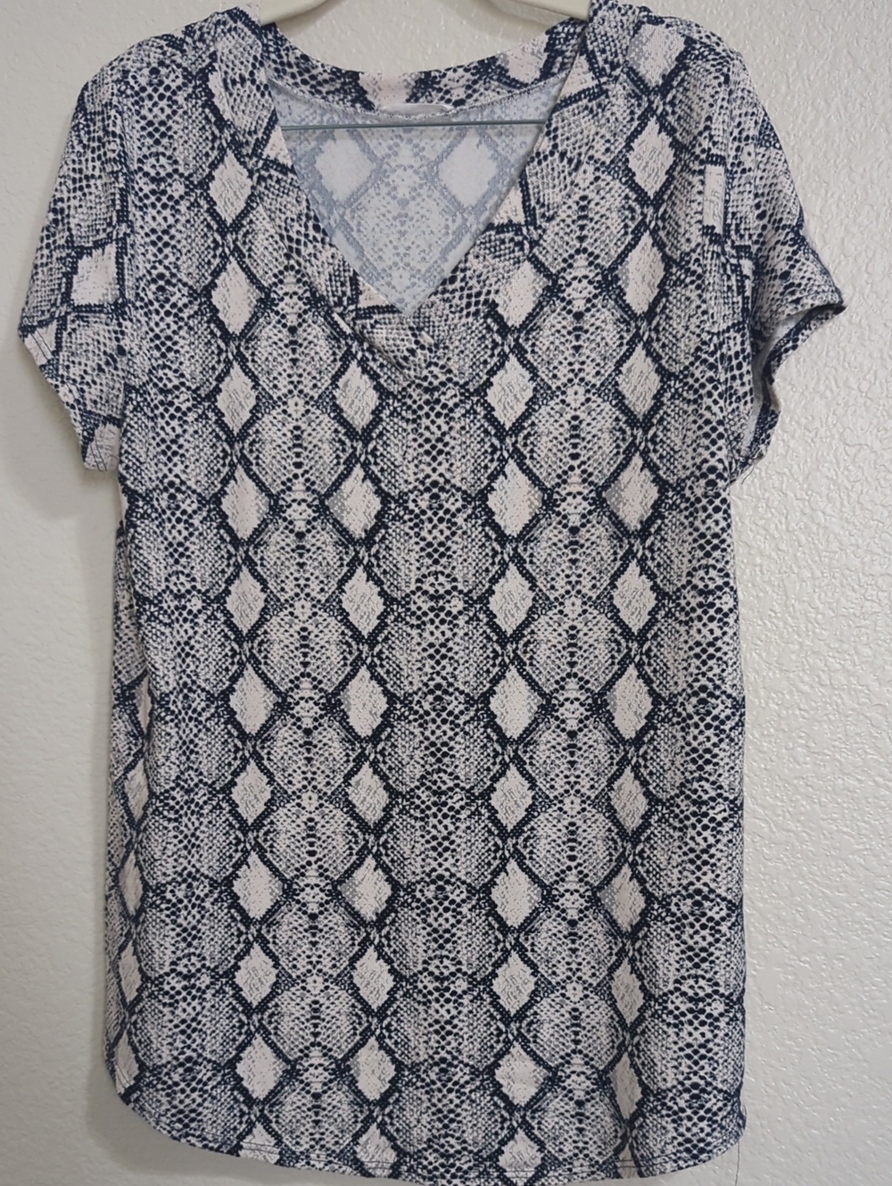 Bombom Women's  Snake-Print V-Neck Top